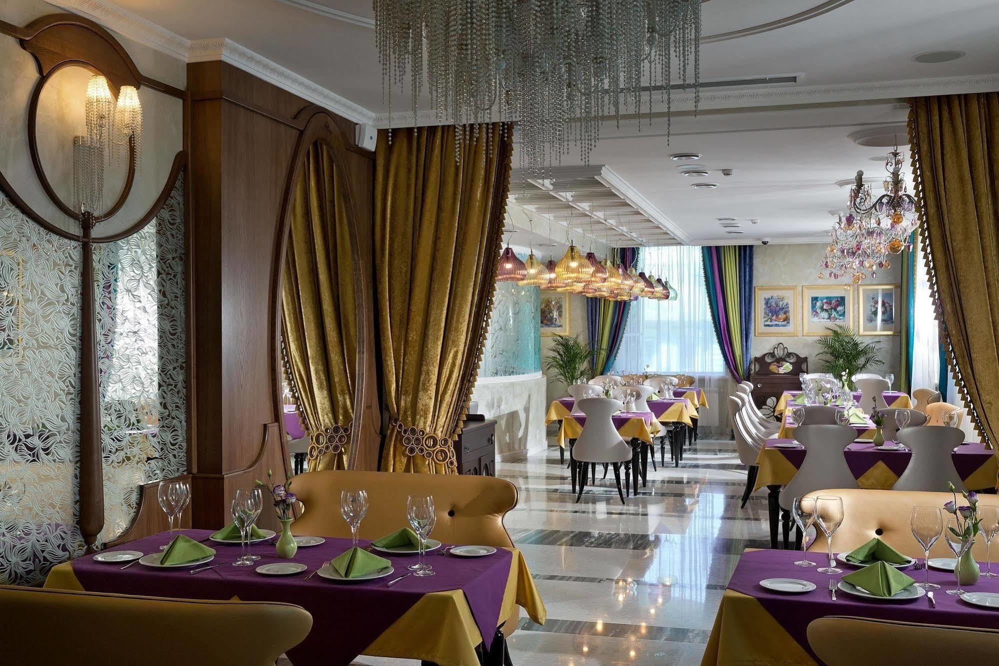 Iris Art Hotel Charków Zewnętrze zdjęcie
