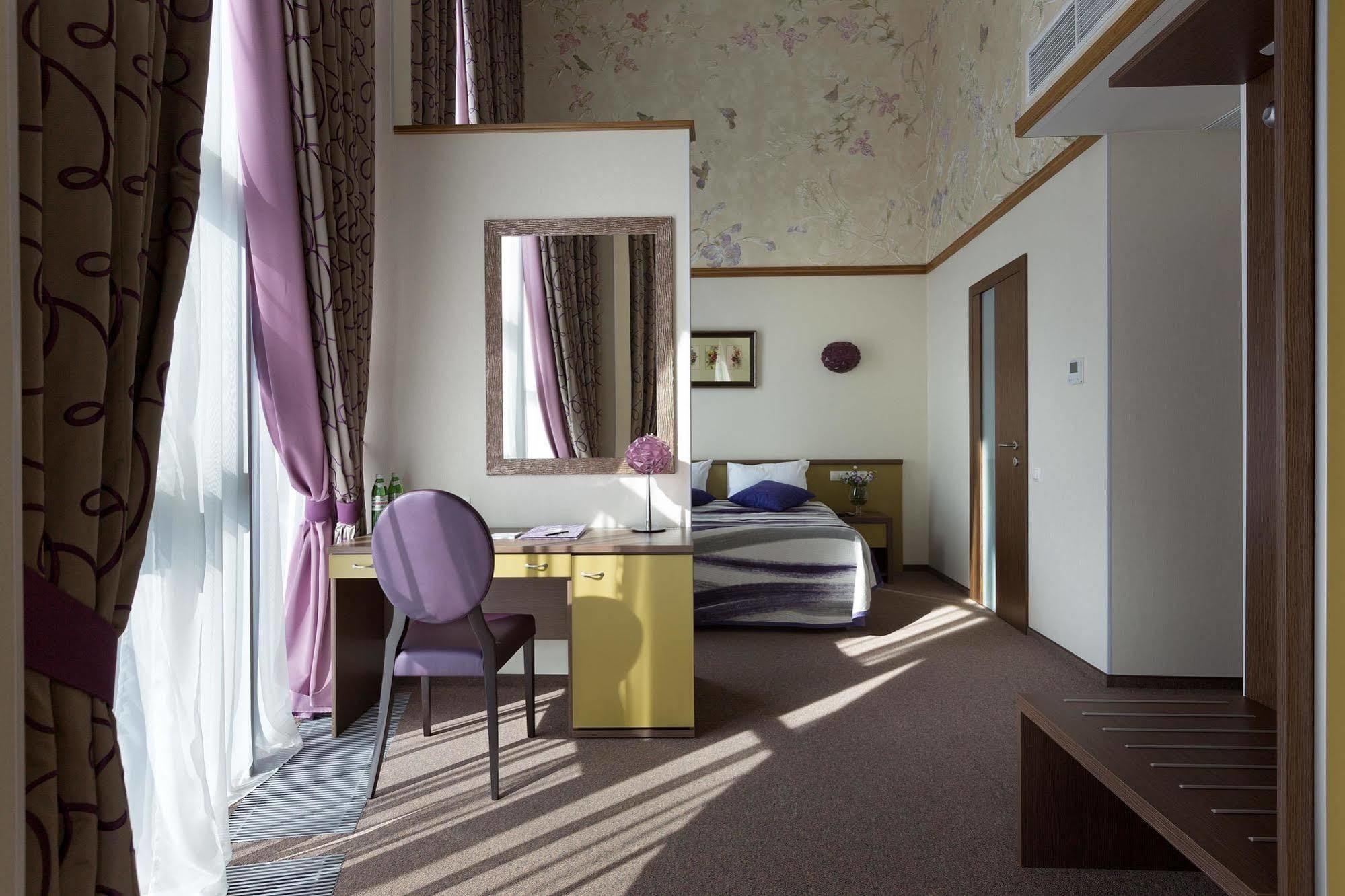 Iris Art Hotel Charków Zewnętrze zdjęcie