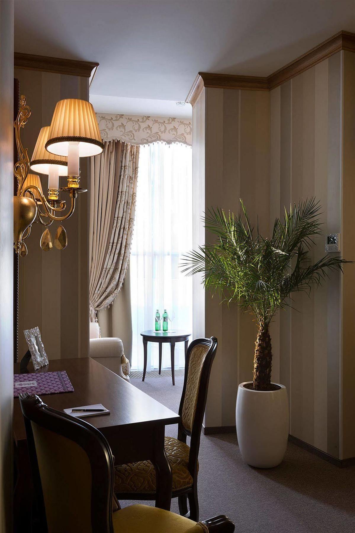 Iris Art Hotel Charków Zewnętrze zdjęcie