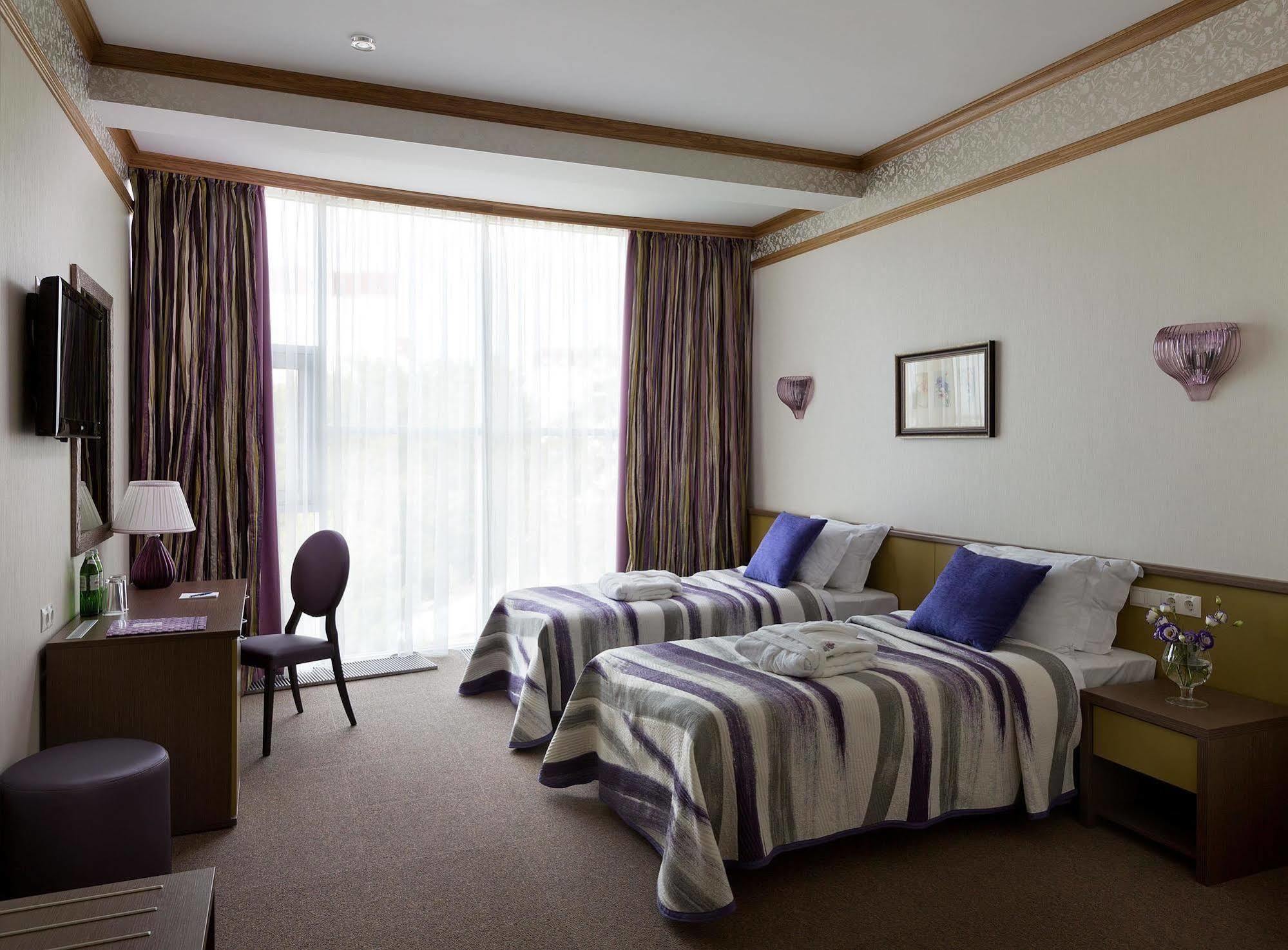 Iris Art Hotel Charków Zewnętrze zdjęcie