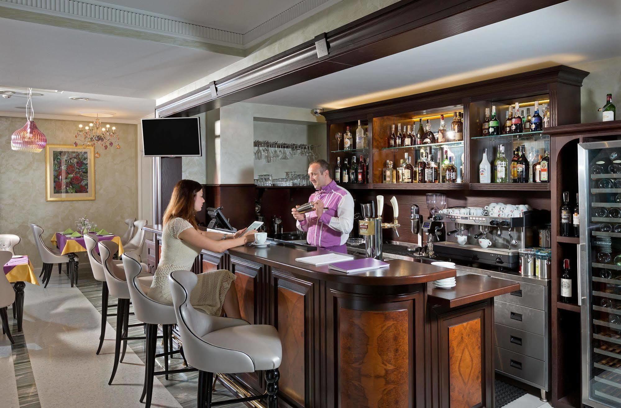 Iris Art Hotel Charków Zewnętrze zdjęcie