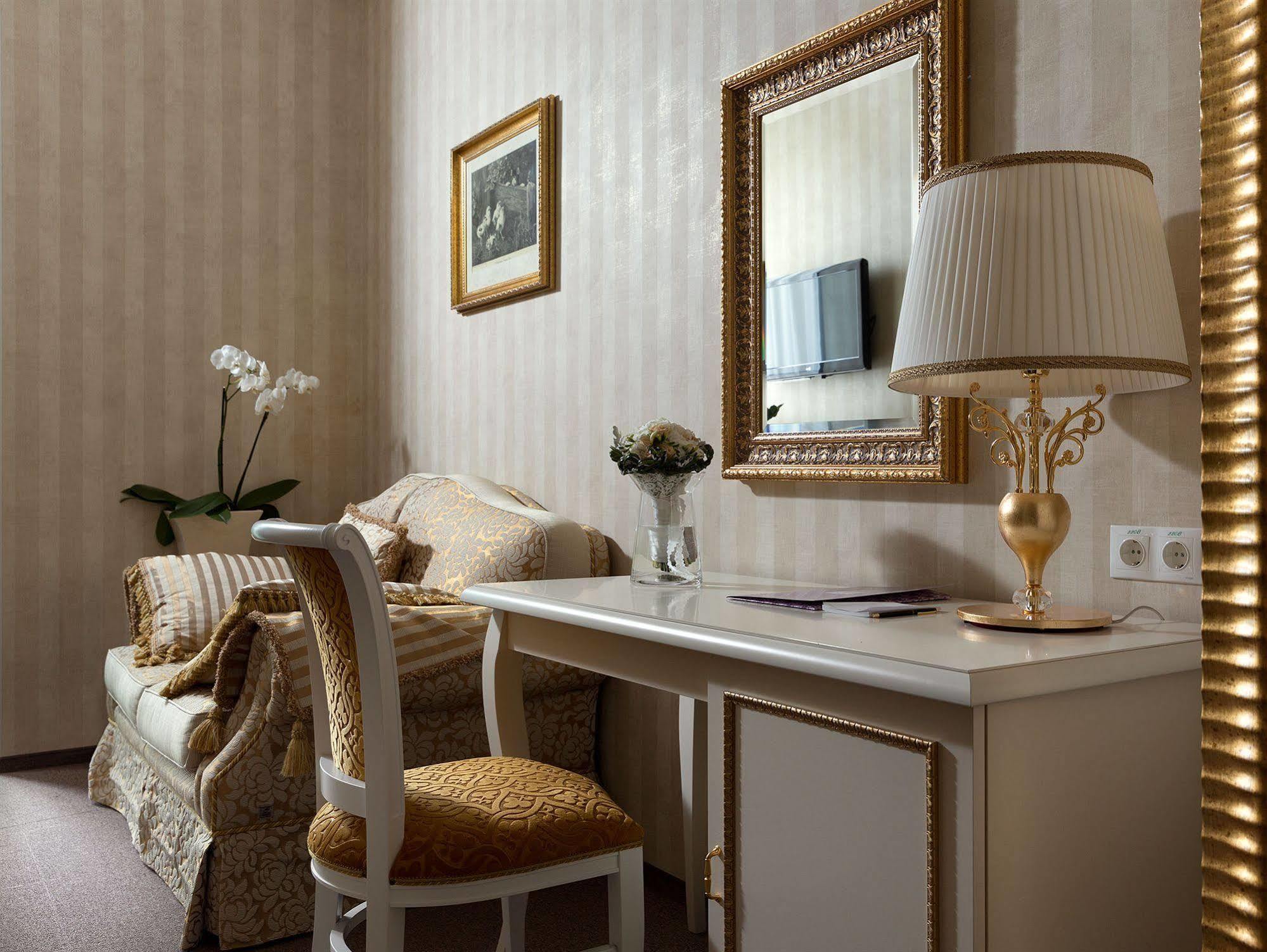 Iris Art Hotel Charków Zewnętrze zdjęcie